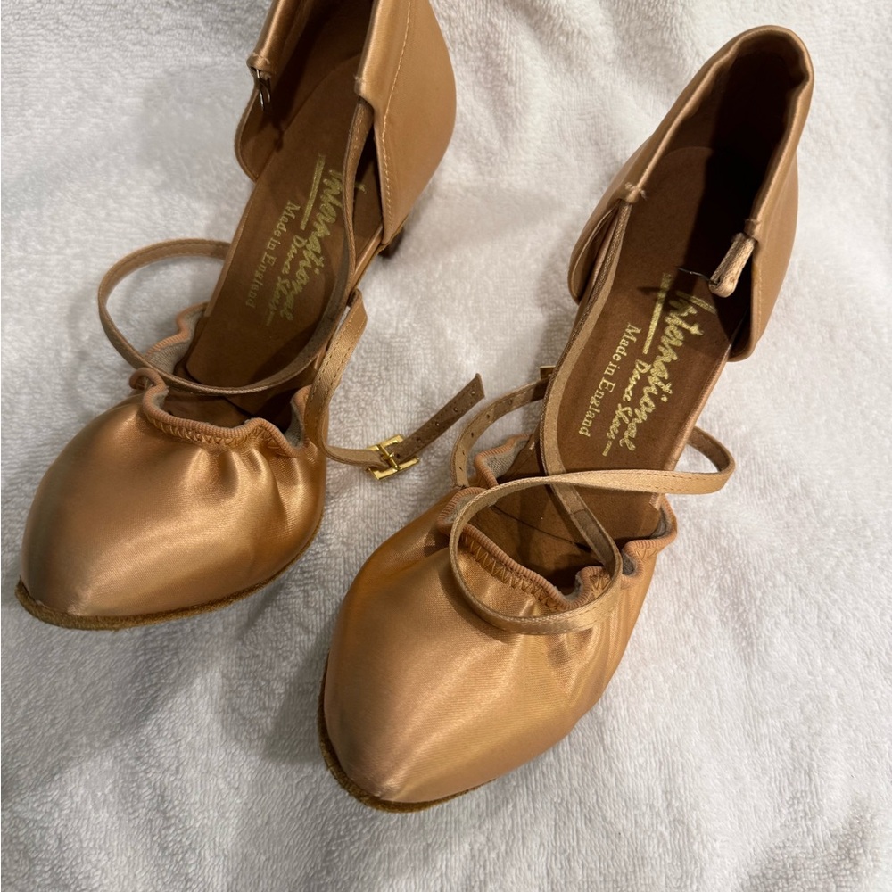 Elegant Pink Heels with Classic Design for Ballroom Dancing
